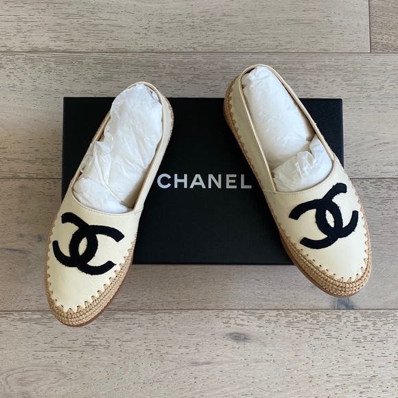 🚫SOLD! CHANEL IVORY LAMBSKIN LEATHER ESPADRILLES - Picture 2 of 13
